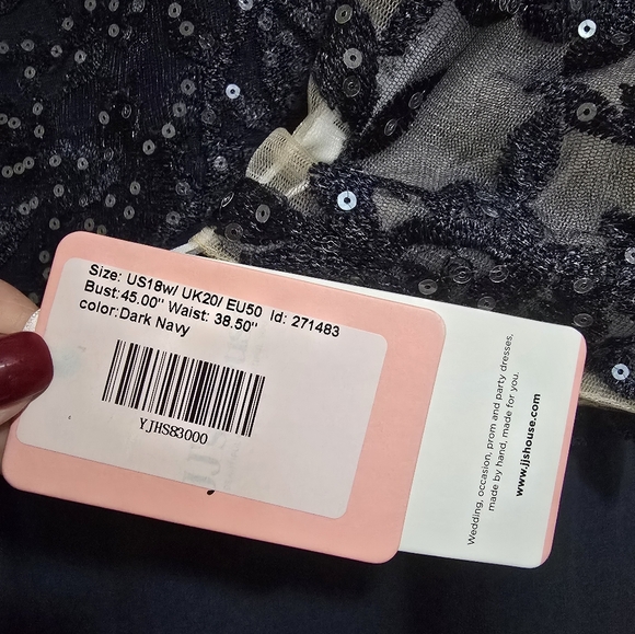 Trumpet/Mermaid V Neck - Picture 12 of 15